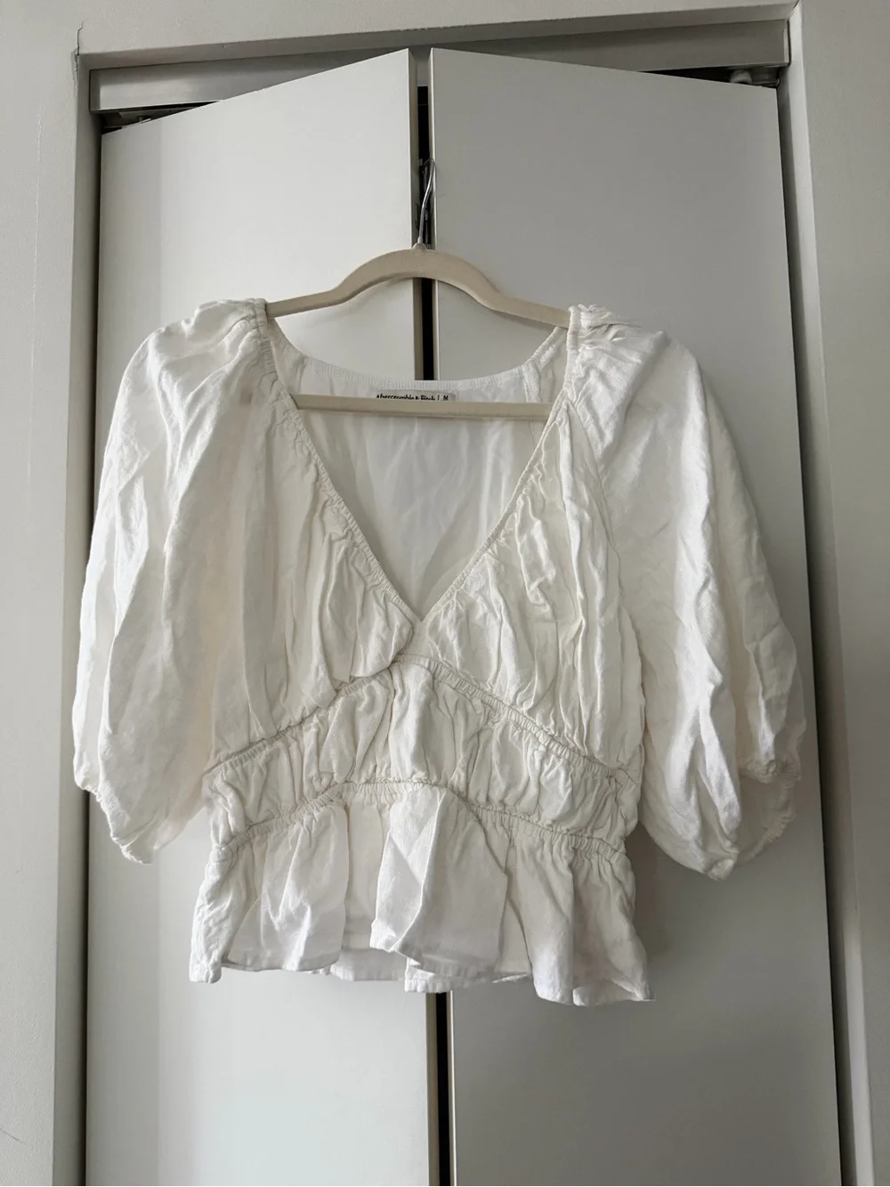 Abercrombie & Fitch lightweight white